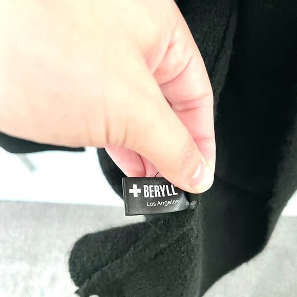 +Beryll Cashmere Cropped Coat with Hood Black One Size - Picture 4 of 7